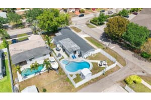 820 W Chaminade Dr Hollywood, FL 33021 - MLS#A11779507