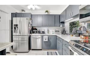 329 Se 3rd St 405s, Hallandale Beach