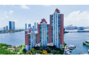 3370 Hidden Bay Dr 2004, Aventura