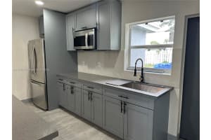 6335 Wiley St Hollywood, FL 33023 - MLS#A11779837