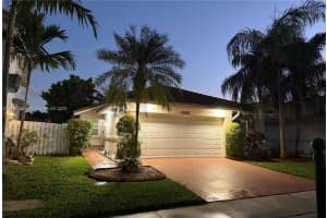 17654 Sw 6th St, Pembroke Pines