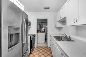 1271 Ne 211th St, Miami