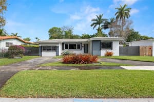 425 Ne 114th St, Miami
