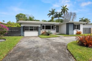 425 NE 114th St, Miami, FL 33161 - MLS#A11780918