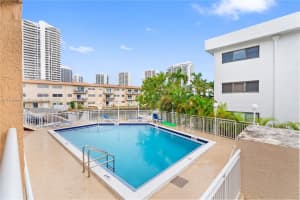 17051 Ne 35th Ave 104, North Miami Beach