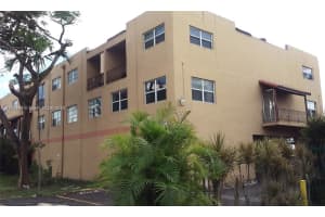 1300 W 53rd St 23, Hialeah