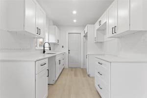 1871 Nw 63rd St, Miami