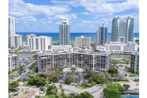 600 Parkview Dr 625, Hallandale Beach