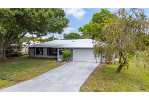 2311 Se Fruit Ave Port Saint Lucie, FL 34952 - MLS#A11781922