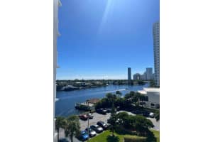 20515 E Country Club Dr 648, Aventura