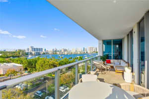 17301 Biscayne Blvd 702, North Miami Beach