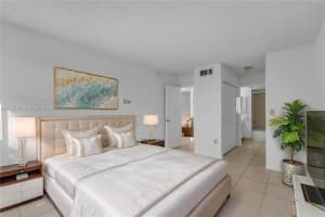 6272 NW 186th St, Hialeah, FL 33015, Sold 07/10/25