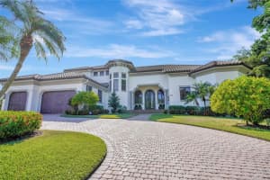 606 Binnacle Drive, Naples