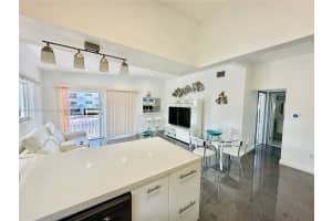 3751 NE 170th St APT 4, North Miami Beach, FL 33160, - MLS#A11782547