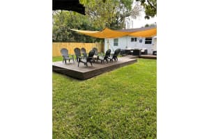 261 Nw 46th St, Miami