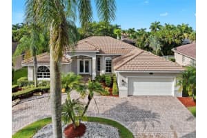 1807 Victoria Pointe Cir, Weston