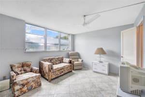811 S Hollybrook Dr APT 207, Pembroke Pines, FL 33025, - MLS#A11783242