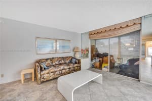 811 S Hollybrook Dr APT 207, Pembroke Pines, FL 33025, - MLS#A11783242