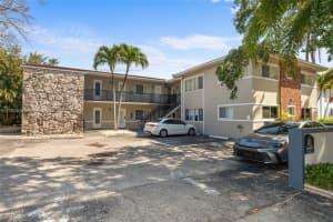 81 Edgewater Dr 203, Coral Gables