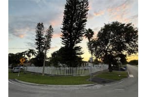 6300 NW 2nd St, Miami, FL 33126, - MLS#A11783711