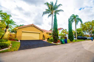 17411 NW 62nd Ct, Hialeah, FL 33015, Sold 08/04/25