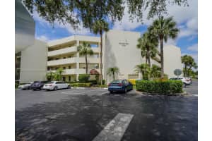3138 Via Poinciana 105, Lake Worth