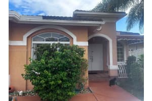 7733 Nw 200th St, Hialeah