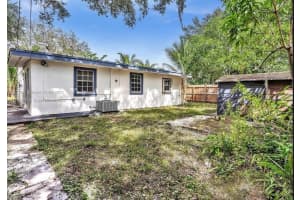 936 Ne 132nd St, North Miami