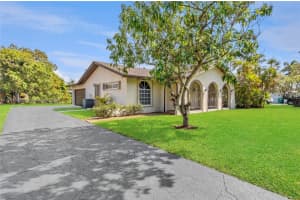 8941 SW 176th St, Palmetto Bay, FL 33157, Sold 07/09/25
