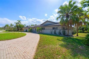 19640 W St Andrews Dr, Hialeah, FL 33015, - MLS#A11784521