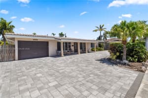 1031 Se 14th Dr, Deerfield Beach