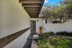 16821 SW 83rd Ave, Palmetto Bay, FL 33157, Sold 05/29/25