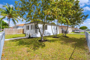 301 E 35th St, Hialeah