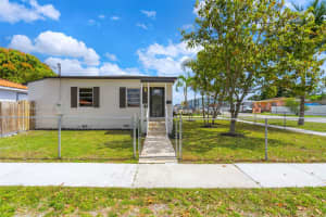 301 E 35th St Hialeah, FL 33013 - MLS#A11784879