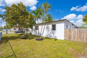 301 E 35th St Hialeah, FL 33013 - MLS#A11784879