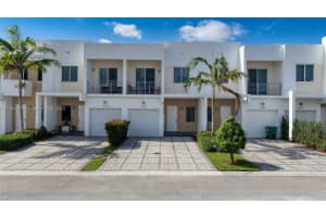 10240 Nw 72nd Ter, Doral