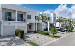 10240 Nw 72nd Ter Doral, FL 33178 - MLS#A11784935