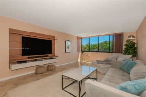 8010 Hampton Blvd 304 North Lauderdale, FL 33068 - Off Market