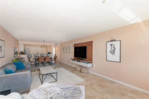 8010 Hampton Blvd 304 North Lauderdale, FL 33068 - Off Market