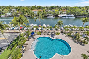 90 Edgewater Dr 624, Coral Gables