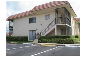 342 Lakeview Dr 105, Weston