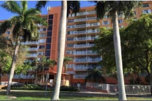 2450 Ne 135th St 408, North Miami