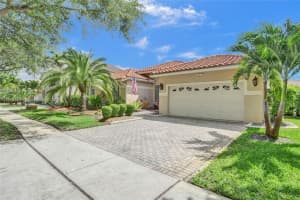1543 Nw 182nd Way, Pembroke Pines