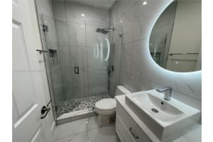 9231 W 32nd Ln, Hialeah