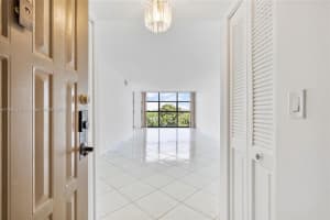 600 Parkview Dr 525, Hallandale Beach