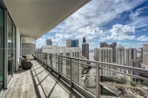 90 Sw 3rd St 4301, Miami
