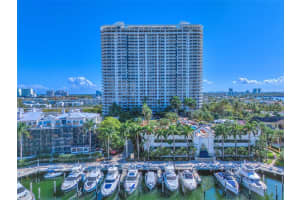 2000 Island Blvd 1704, Aventura