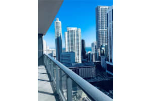 45 Sw 9th St 2004, Miami