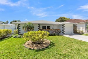 806 NE 4th St, Hallandale Beach, FL 33009 - MLS#A11786234