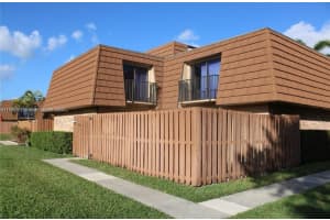 2572 Lakeview Ct, Hollywood, FL 33026, Sold 06/13/25